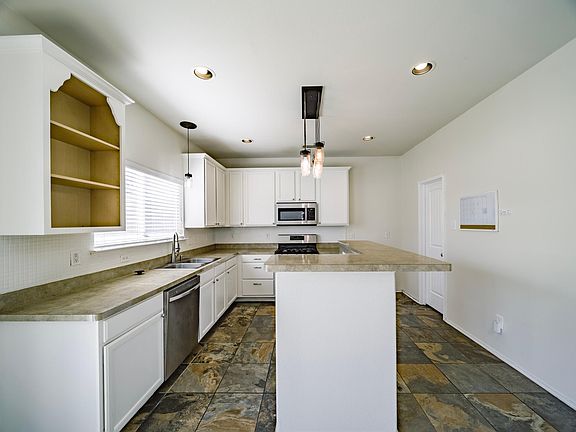 3rd image of 1924 Hartwell Ct