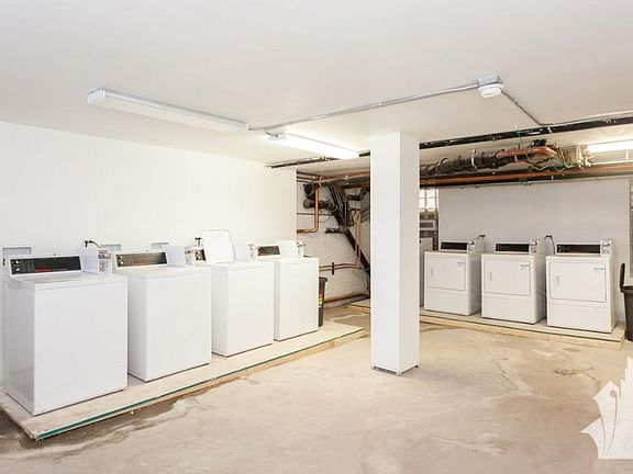 4th image of 4058 N Milwaukee Ave #2