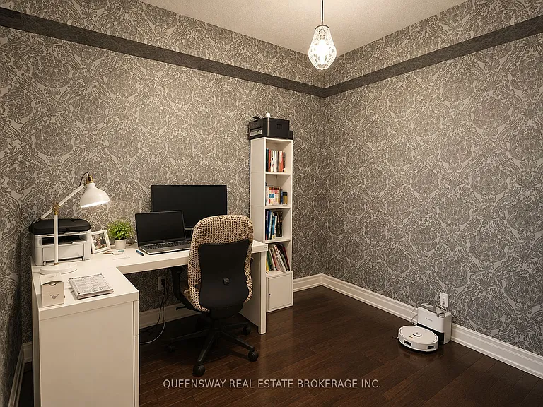 2087 Lake Shore Blvd W #804 — Photo 4
