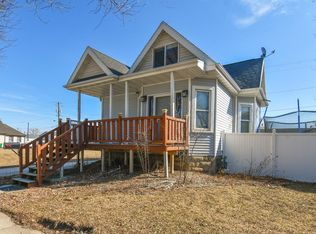 1327 S Broadway St, Green Bay, WI 54304