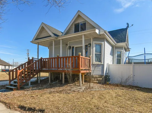 1327 S Broadway St, Green Bay, WI 54304