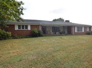 350 Armstrong Rd, Pilot Mtn, NC 27041