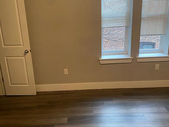 5th image of 698 Chancellor Ave #304