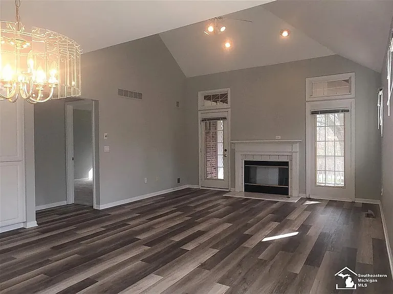 304 Meadowlands Ct #304 — Photo 6