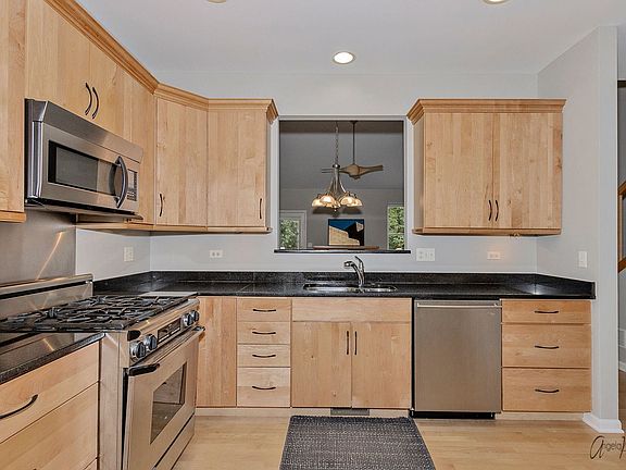 5th image of 207 Berkshire Dr