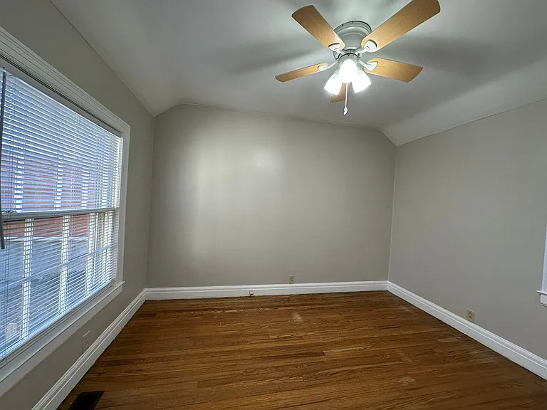 653 Montclair Dr — Photo 6