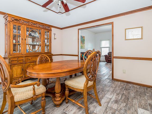 3rd image of 1933 Ashmont Dr
