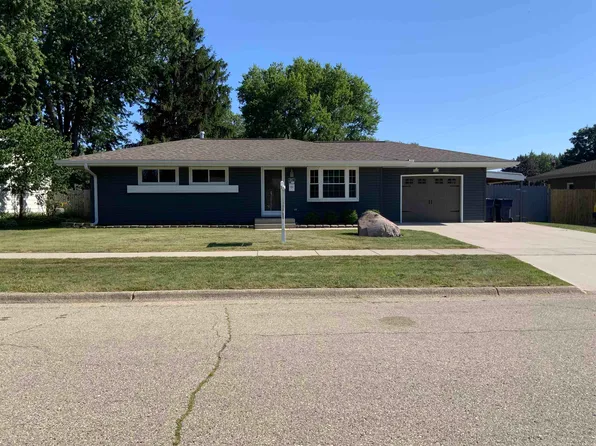2017 Crestview St, Janesville, WI 53546