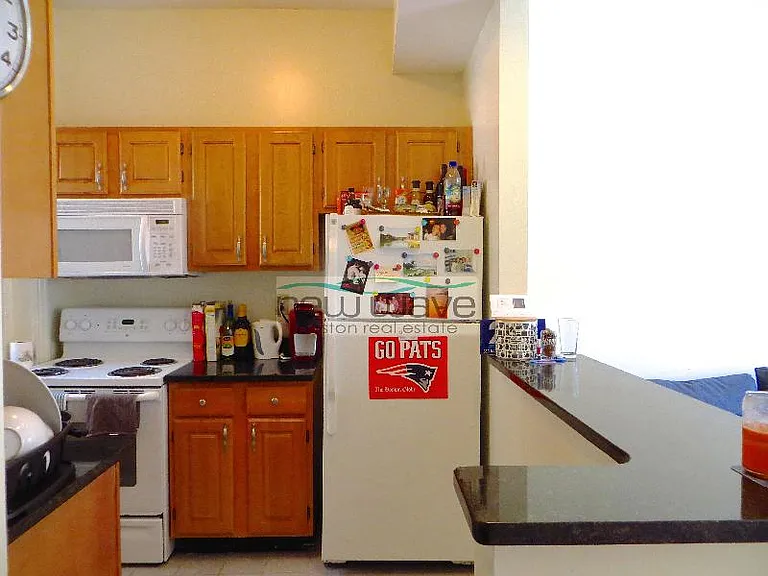 32 Queensberry St #14 — Photo 7