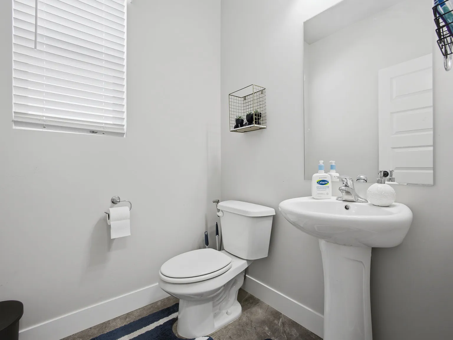 4 bed, 2.5 bath, 3308 sqft, $3,200 — Photo 4