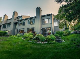 421 Shoreline Rd, Lake Barrington, IL 60010