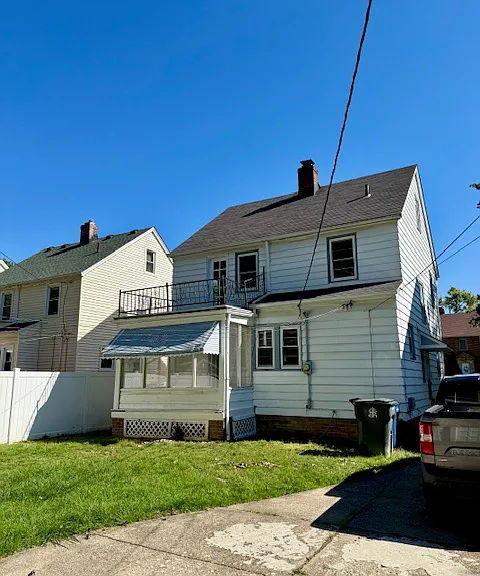 882 Keystone Dr — Photo 2