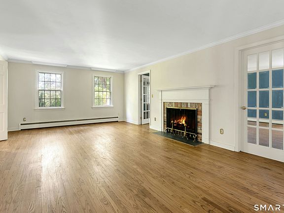 4th image of 85 Carriage Road