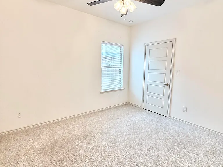 5401 Lamont Ave — Photo 5