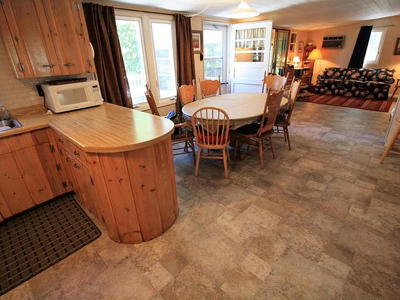 4th image of 24870 Bayview Ln