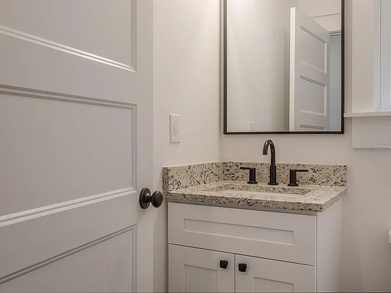 1408 E Curtis St #B — Photo 13
