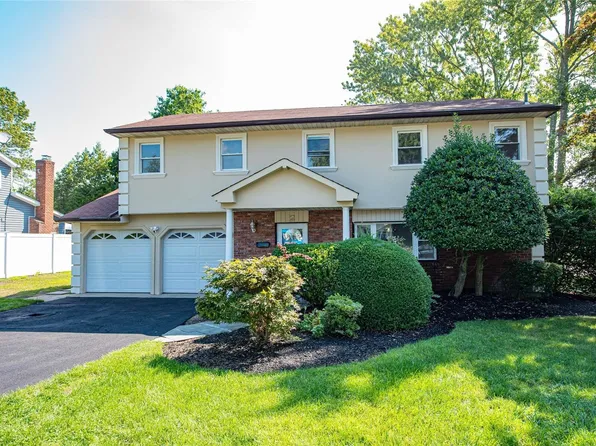 2 Coronet Court, Wheatley Heights, NY 11798