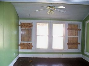 4th image of 800 S Jackson St
