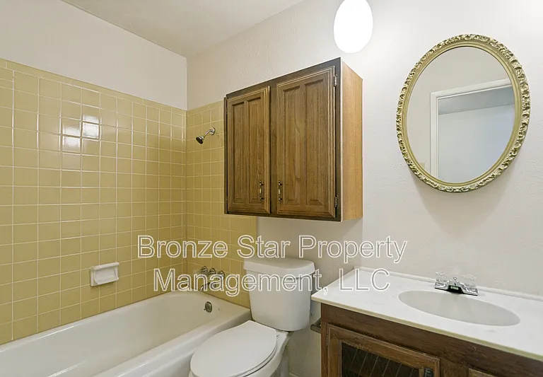 1429 Whitehall Dr — Photo 7