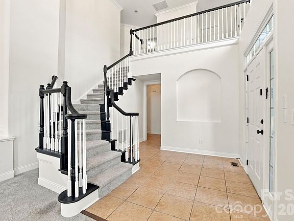 2nd image of 3439 Twelve Oaks Pl