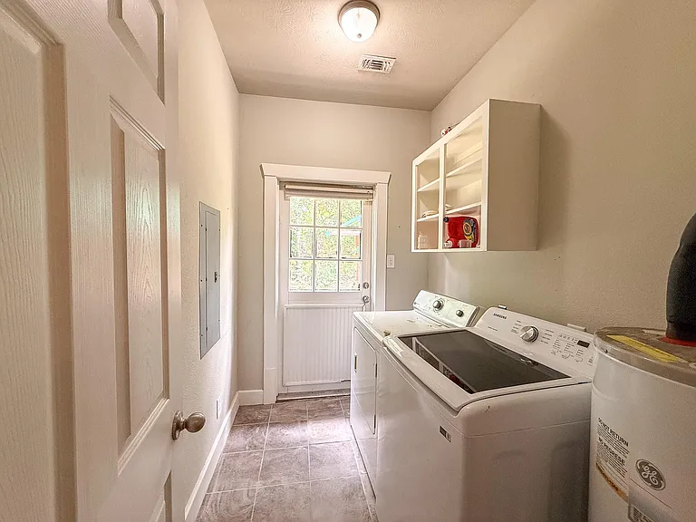 209 Joseph St — Photo 12