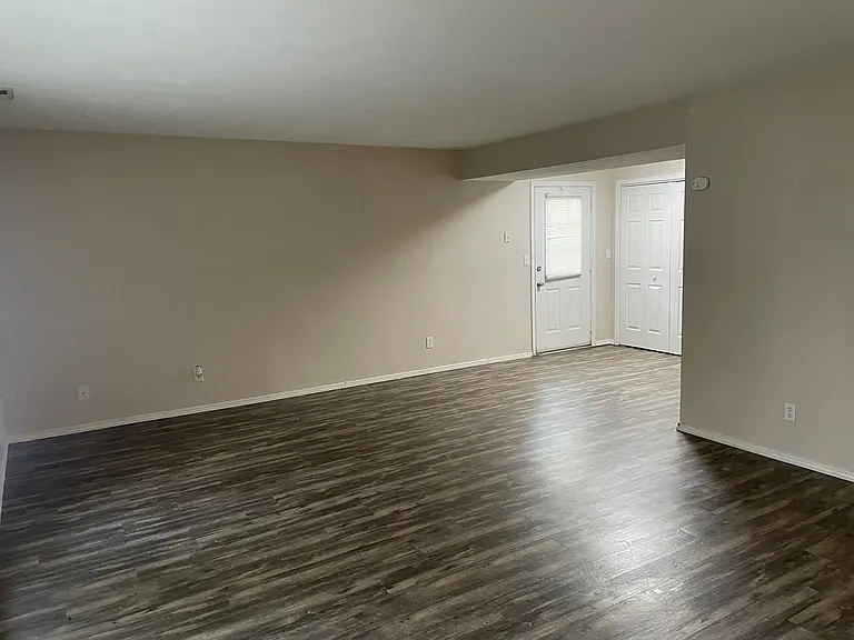 504 N Beadle Dr #C — Photo 7