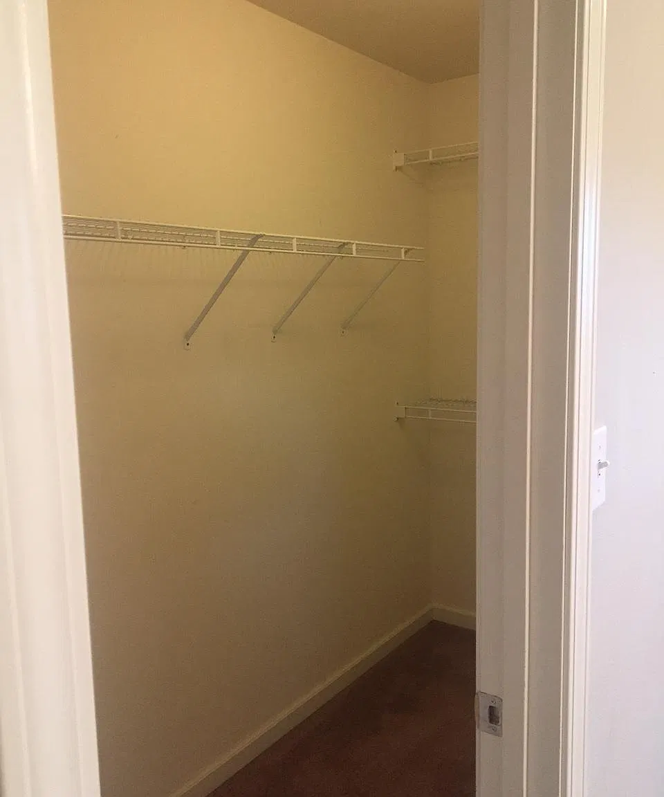 4 bed, 2400 sqft, $2,100 — Photo 4