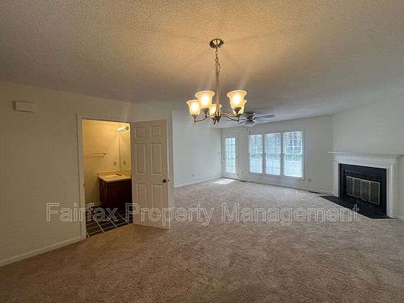 5th image of 112 Greenmont Ln