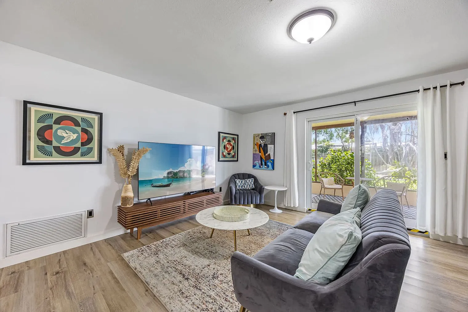 3 bed, 2.0 bath, 1237 sqft, $2,677 — Photo 1