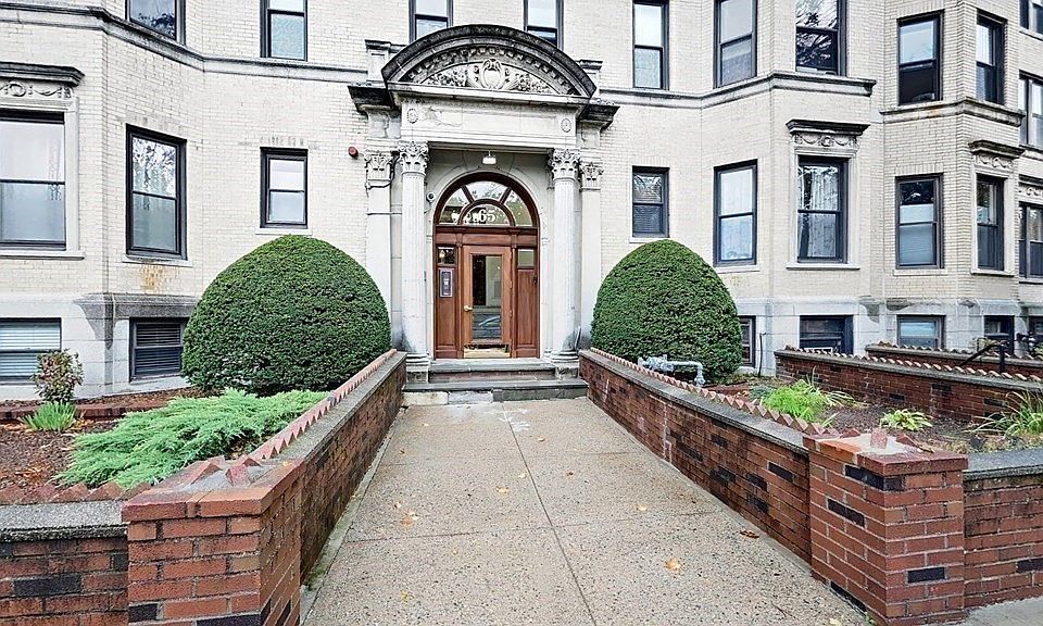 1st image of 69 Park Dr APT 3