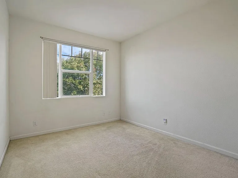 2390 Gibralter Ln — Photo 21