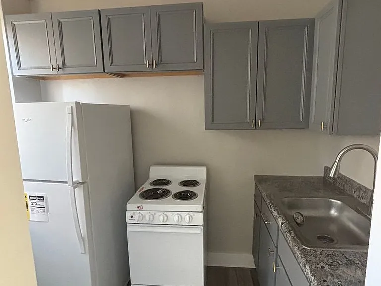 850-852 E Livingston Ave — Photo 5