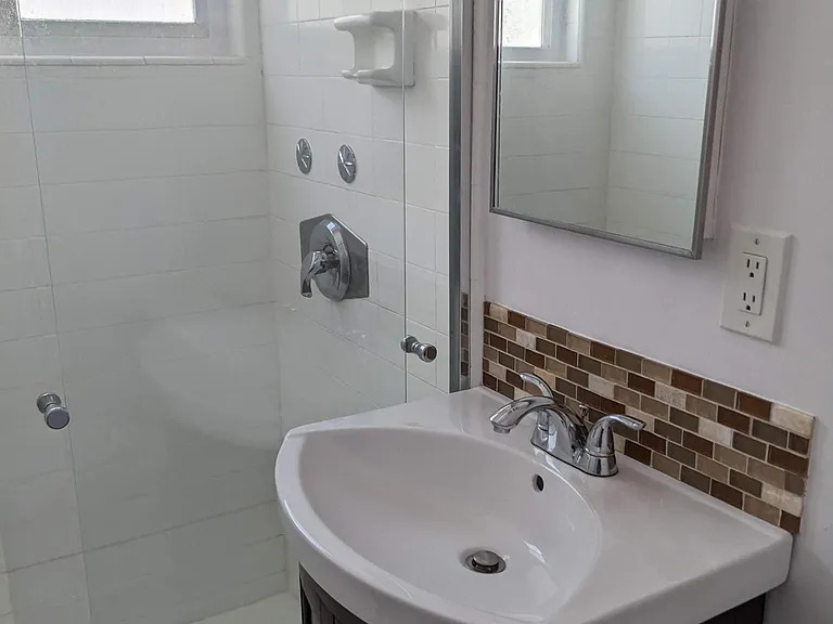 642 Huntley Dr #5 — Photo 6