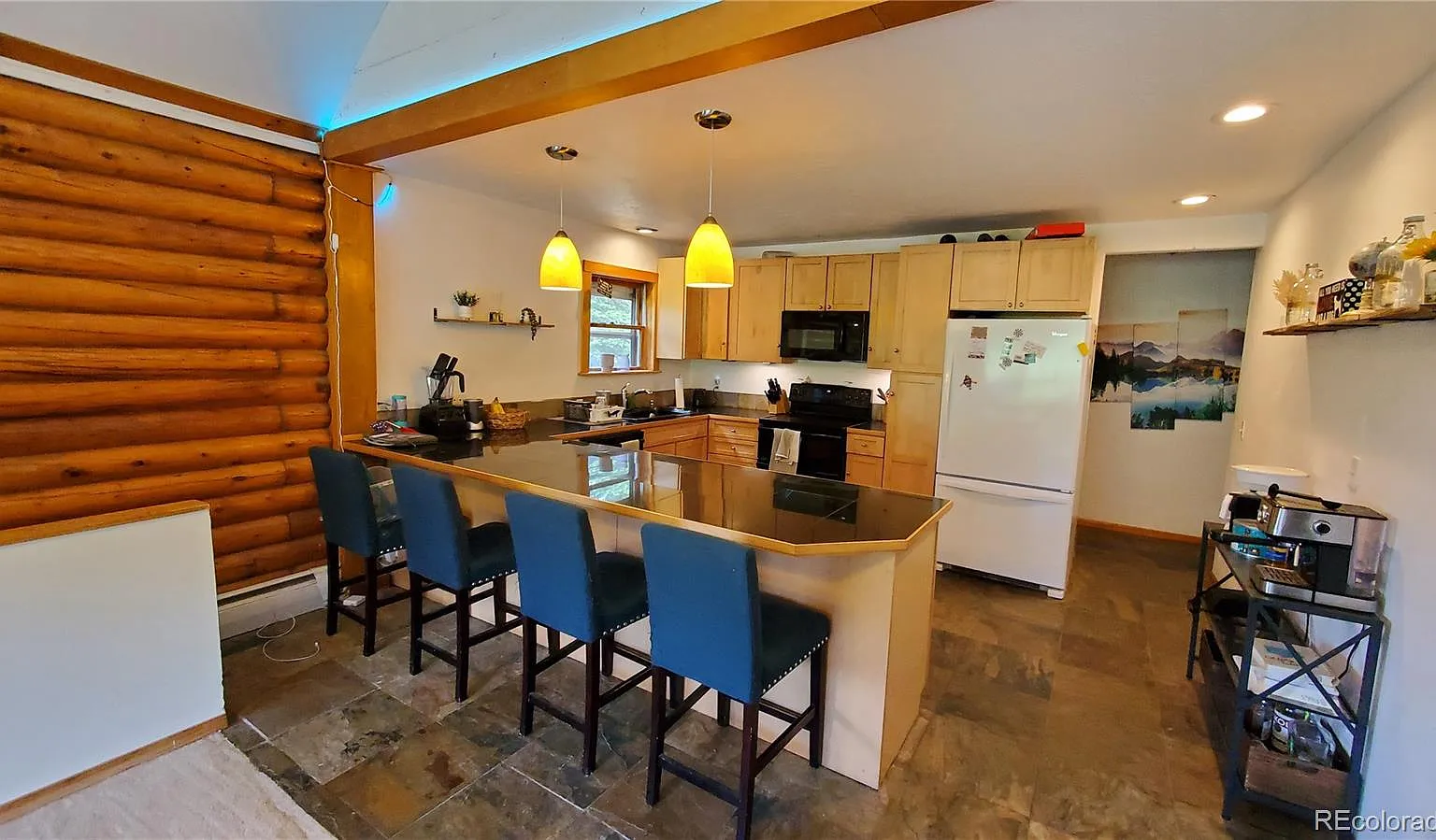 3 bed, 2.0 bath, 1388 sqft, $3,400 — Photo 4