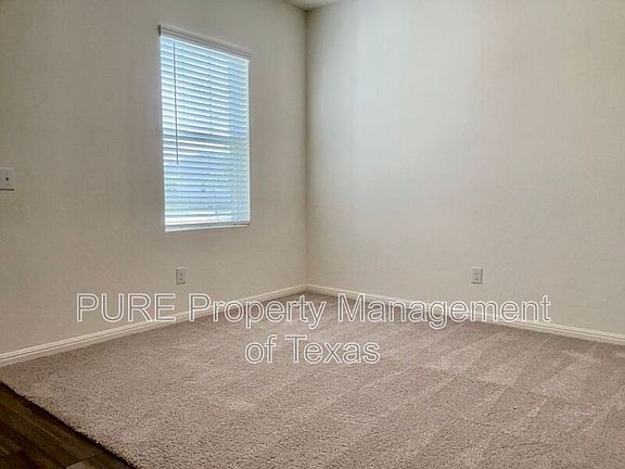 3rd image of 203 Stonebrook Dr