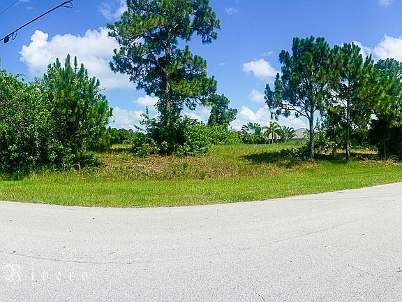 Panoramic front view.