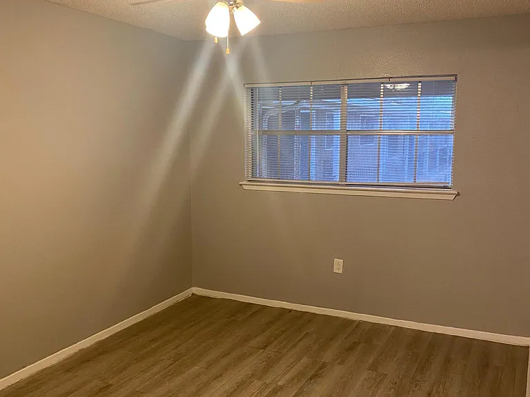 5909 Royalgate Dr — Photo 21