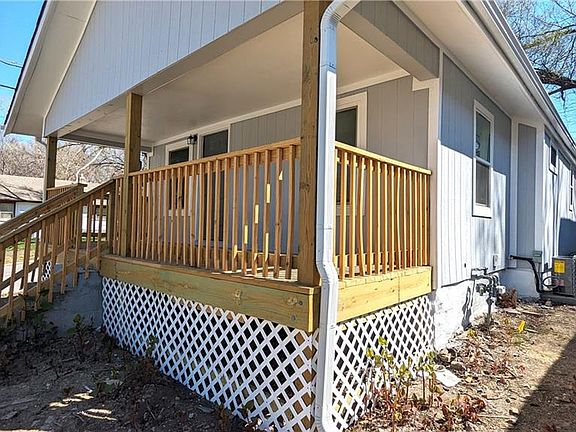 4th image of 2601 Poplar Ave