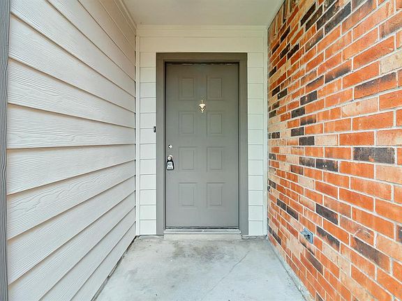 3rd image of 12711 Skyknoll Ln