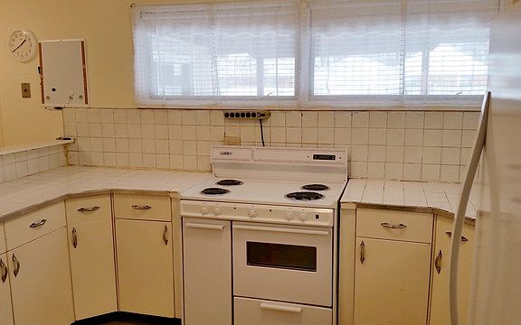 4th image of 1137 Portsmouth Ave
