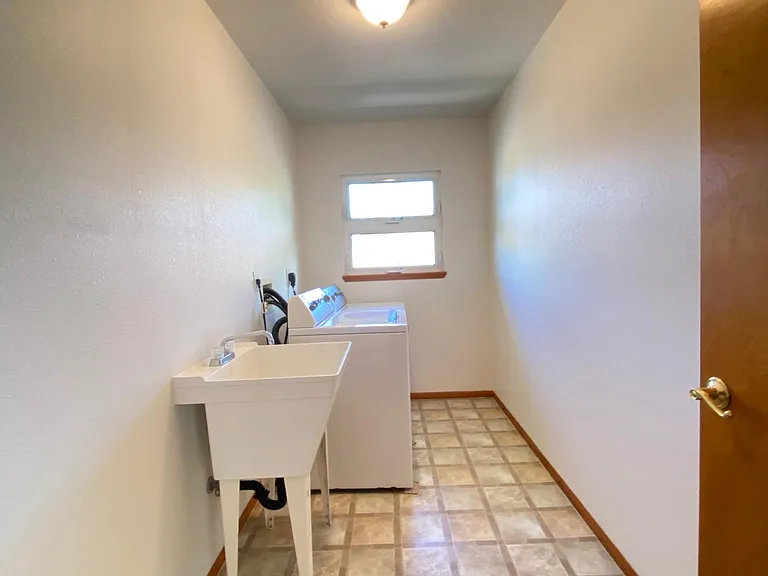 1136 Makaala St — Photo 25