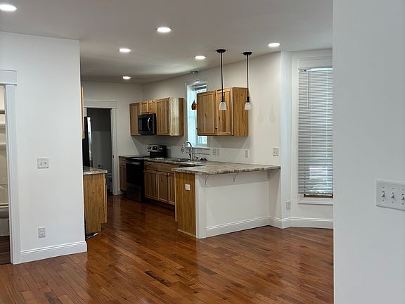 4th image of 300 E Cottage Grove Ave