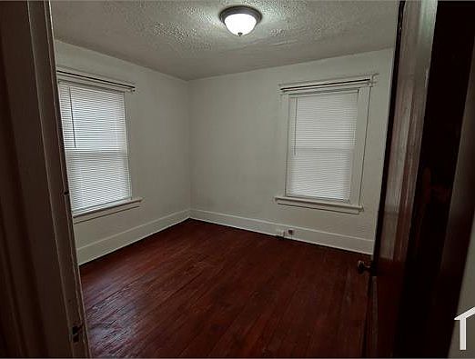 3rd image of 3934 Beachwood Ave