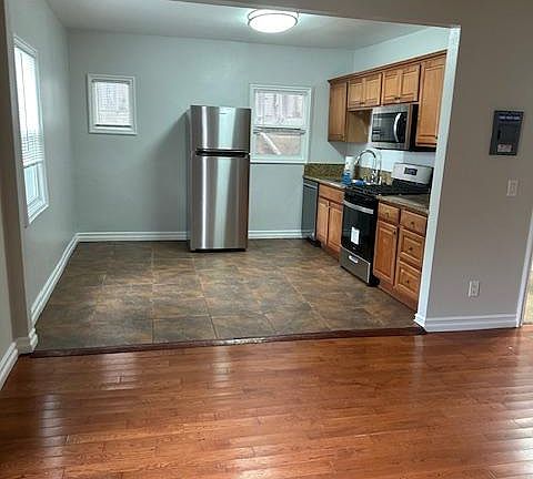 3rd image of 1524 3/4 Echo Park Ave
