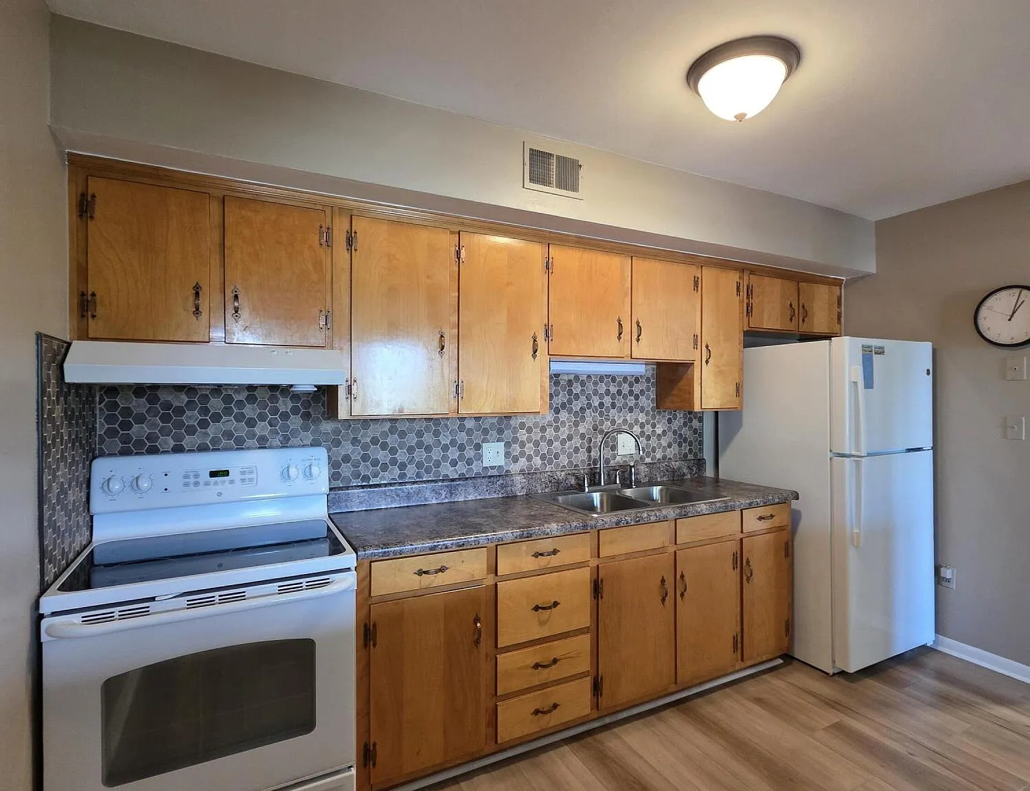1 bed, 1.0 bath, 650 sqft, $1,050 — Photo 4