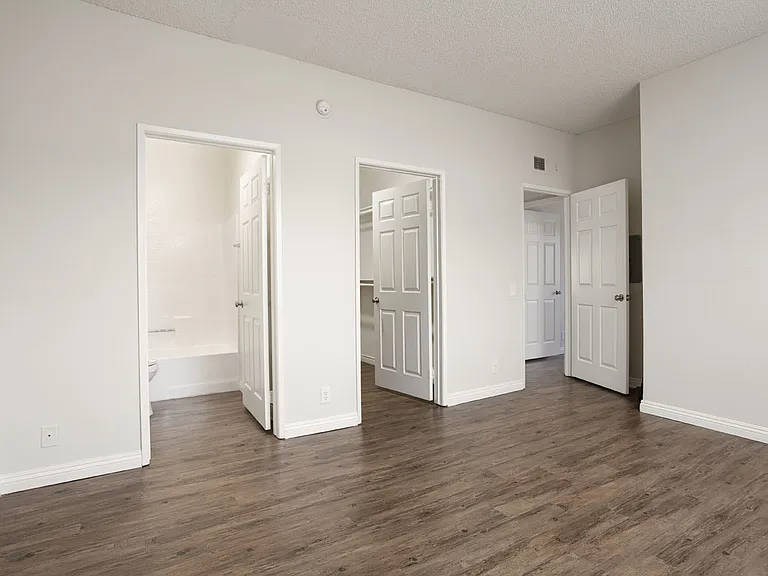 5709 Kester Ave #7 — Photo 14