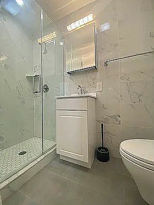 2nd image of 18 N Moore St APT 5R