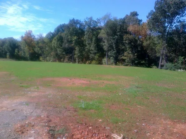 2550 Whitfield Rd, Clarksville, TN 37040