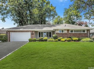 120 Wynsum Ave, Merrick, NY 11566