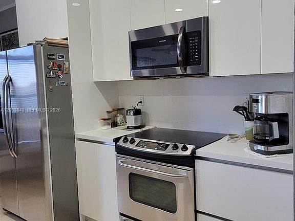 4th image of 15375 SW 9th Way